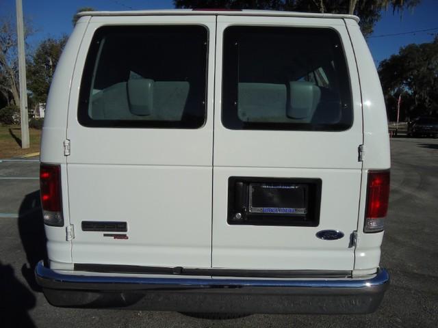 2008 Ford Econoline Wagon 4WD CREW CAB 172lariat