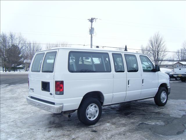 2008 Ford Econoline Wagon 4WD CREW CAB 172lariat