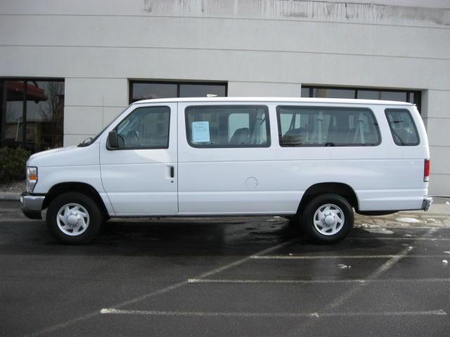 2008 Ford Econoline Wagon GT Deluxe Bullitt