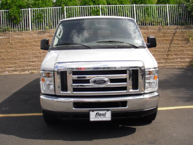 2008 Ford Econoline Wagon ESi