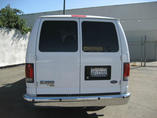 2008 Ford Econoline Wagon 4dr 4WD SLE Commercial