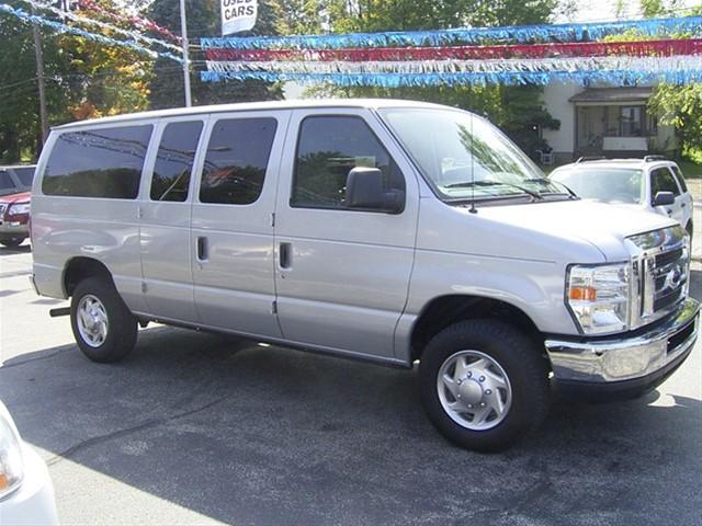 2010 Ford Econoline Wagon ESi