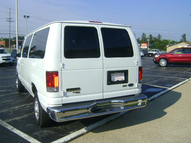 2010 Ford Econoline Wagon 2dr Cpe V6 Manual GT