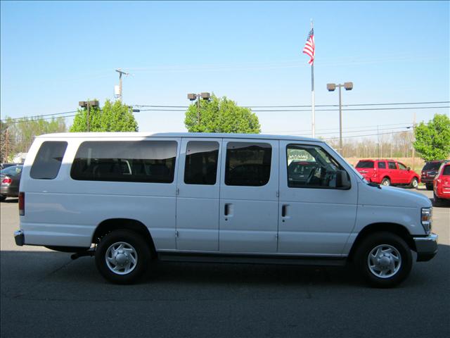 2010 Ford Econoline Wagon ESi