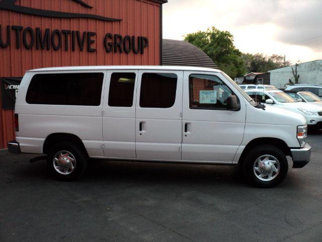 2010 Ford Econoline Wagon Base - Prem. Pkg, White Roof