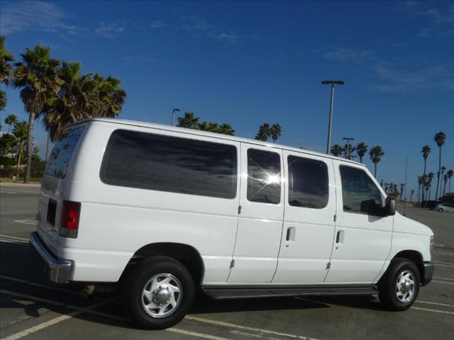 2010 Ford Econoline Wagon With Navigation, Bluetoothand Sunroof