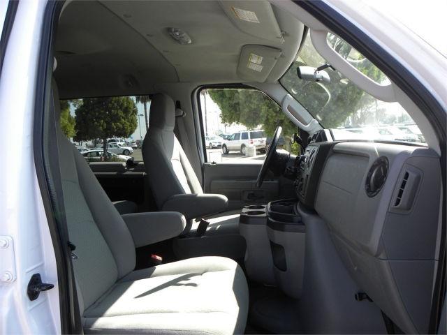 2010 Ford Econoline Wagon With Navigation, Bluetoothand Sunroof