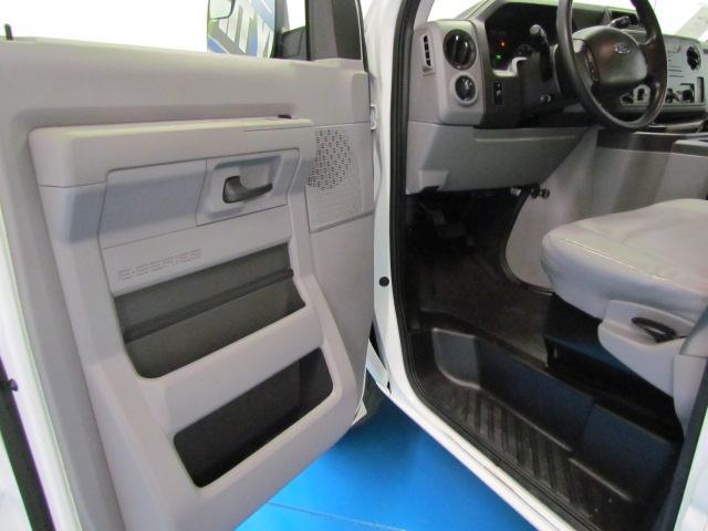 2010 Ford Econoline Wagon With Navigation, Bluetoothand Sunroof