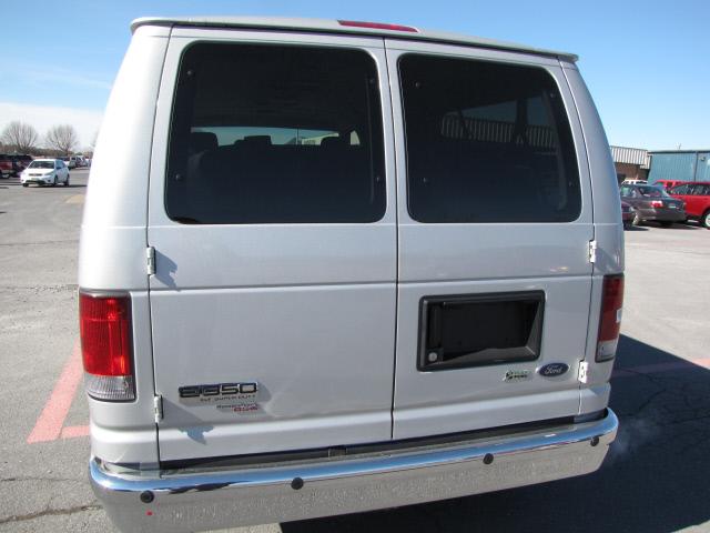 2010 Ford Econoline Wagon Base - Prem. Pkg, White Roof