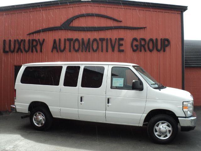 2010 Ford Econoline Wagon Base - Prem. Pkg, White Roof