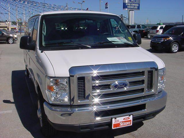 2010 Ford Econoline Wagon Base - Prem. Pkg, White Roof