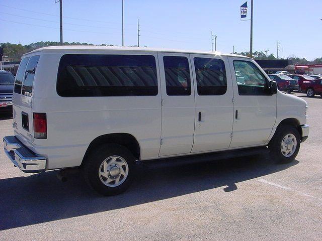 2010 Ford Econoline Wagon Base - Prem. Pkg, White Roof