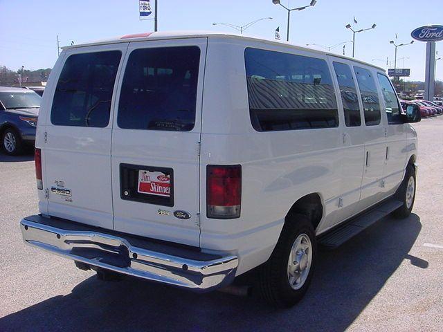 2010 Ford Econoline Wagon Base - Prem. Pkg, White Roof