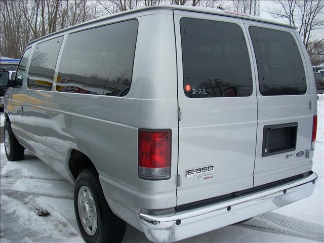 2010 Ford Econoline Wagon ESi