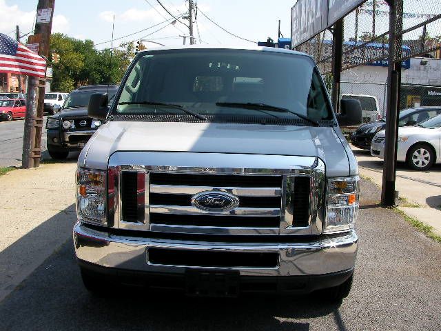 2010 Ford Econoline Wagon Z71, 4X4, LS, XCAB