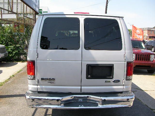 2010 Ford Econoline Wagon Z71, 4X4, LS, XCAB