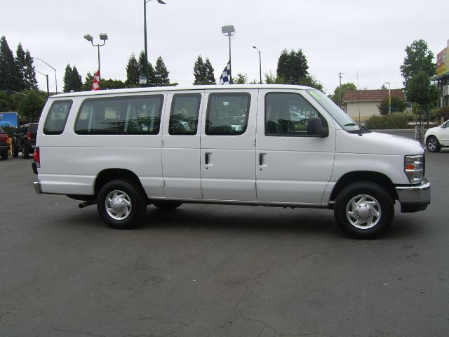 2011 Ford Econoline Wagon Z71, 4X4, LS, XCAB