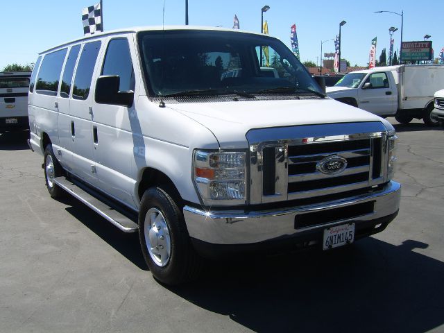 2011 Ford Econoline Wagon Z71, 4X4, LS, XCAB