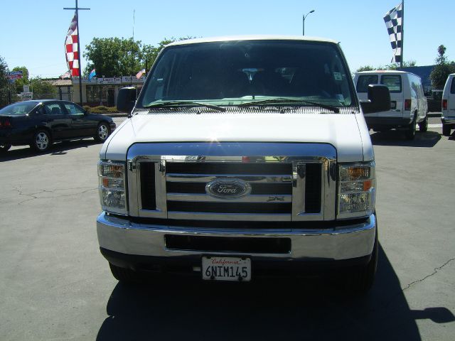 2011 Ford Econoline Wagon Z71, 4X4, LS, XCAB