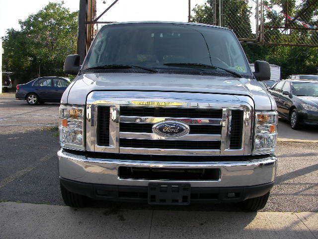 2011 Ford Econoline Wagon Z71, 4X4, LS, XCAB