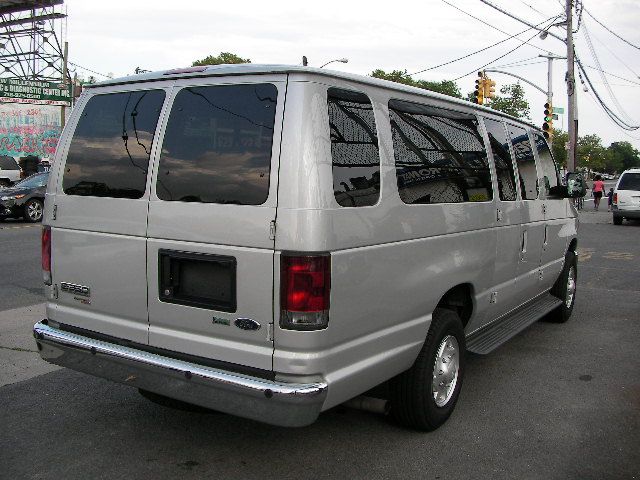 2011 Ford Econoline Wagon Z71, 4X4, LS, XCAB