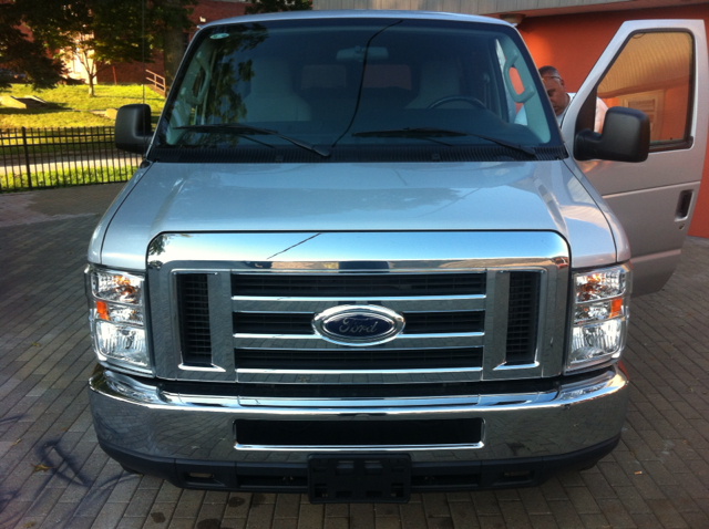 2011 Ford Econoline Wagon Z71, 4X4, LS, XCAB