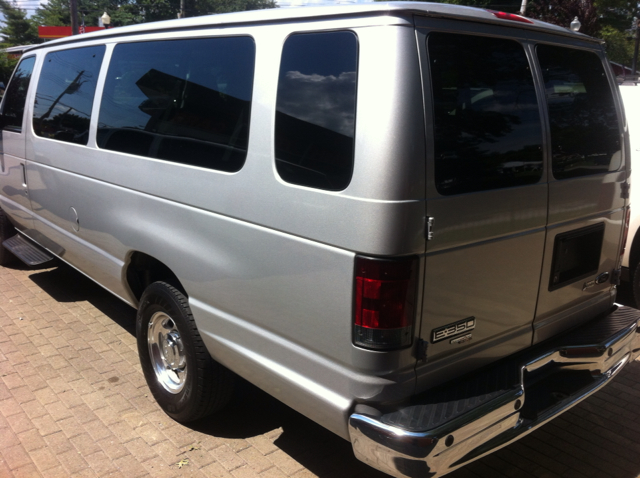 2011 Ford Econoline Wagon Z71, 4X4, LS, XCAB