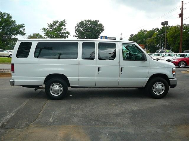 2011 Ford Econoline Wagon 4WD CREW CAB 172lariat