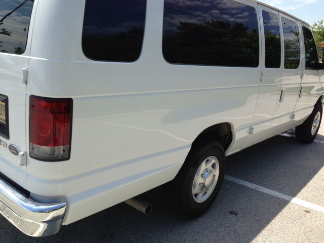 2013 Ford Econoline Wagon Z71, 4X4, LS, XCAB