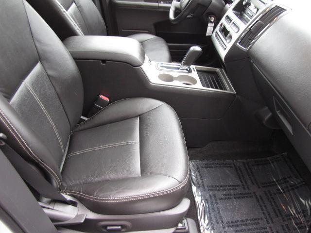 2009 Ford Edge Yaris Sedan