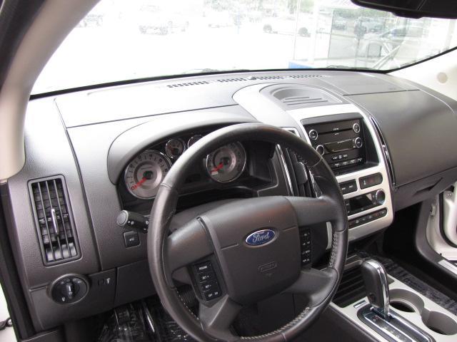 2009 Ford Edge Yaris Sedan