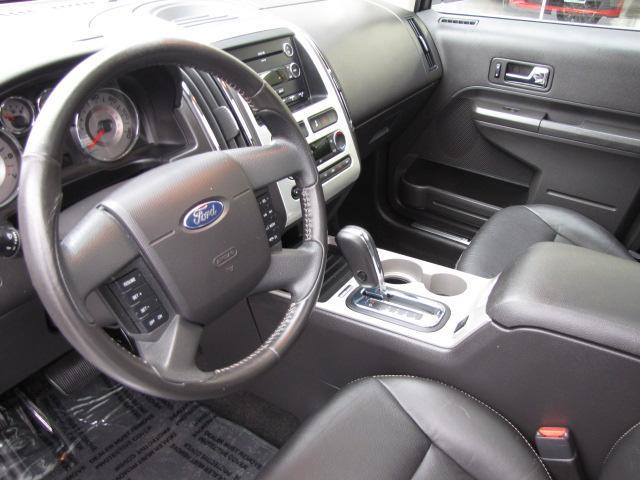 2009 Ford Edge Yaris Sedan