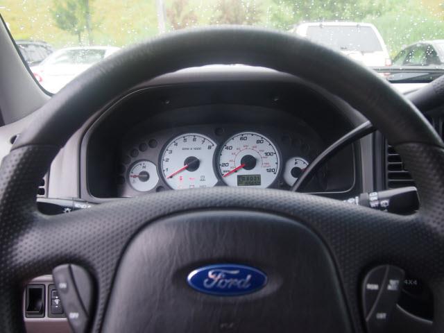 2001 Ford Escape ESi