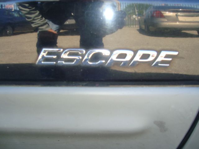 2001 Ford Escape ESi