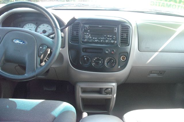 2002 Ford Escape 2008 Toyota LE