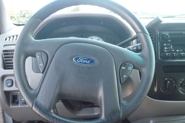 2002 Ford Escape 2008 Toyota LE