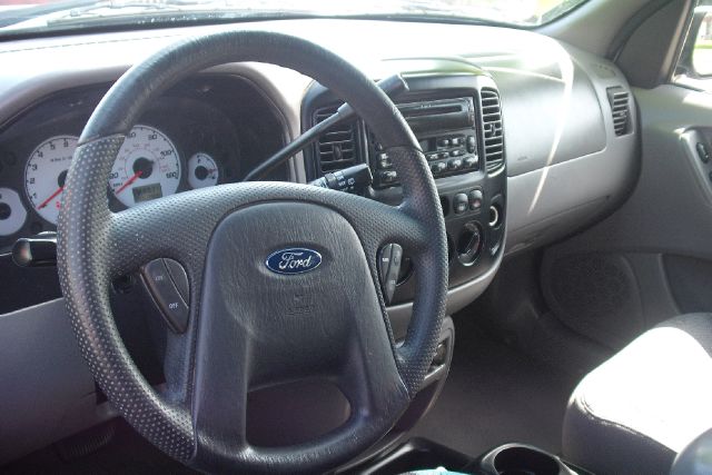 2002 Ford Escape 2008 Toyota LE