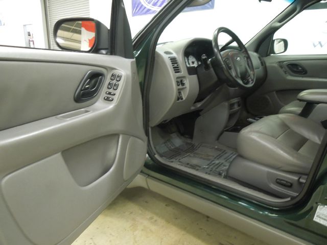 2002 Ford Escape 2008 Toyota LE