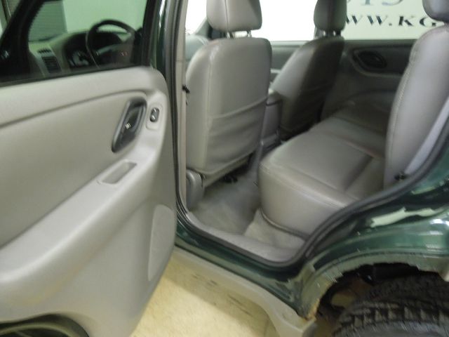 2002 Ford Escape 2008 Toyota LE