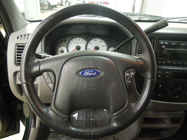 2002 Ford Escape 2008 Toyota LE