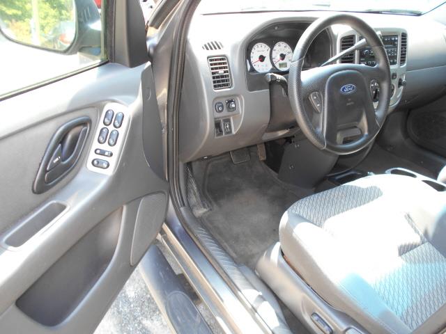 2003 Ford Escape ESi