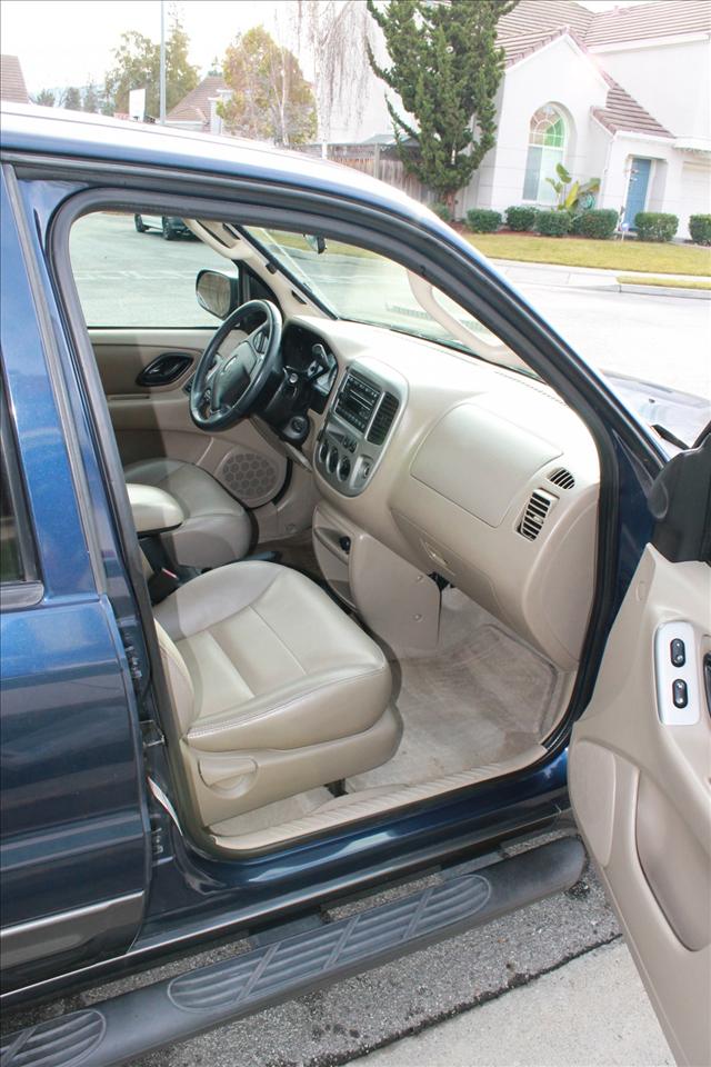 2003 Ford Escape ESi