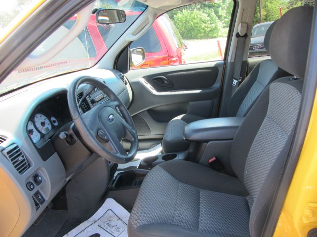 2003 Ford Escape ESi