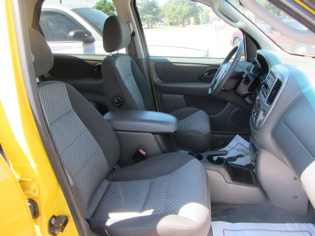 2003 Ford Escape ESi