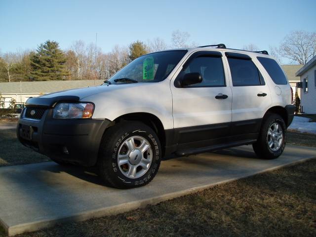 2004 Ford Escape ESi