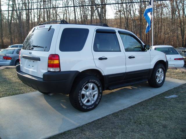 2004 Ford Escape ESi