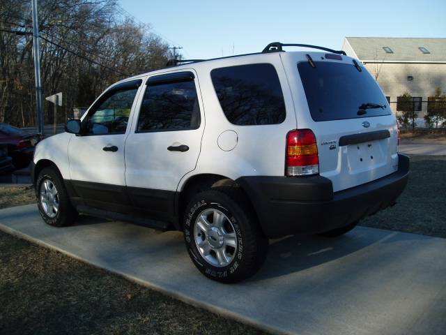 2004 Ford Escape ESi