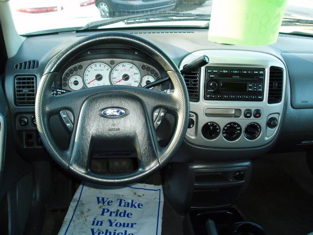 2004 Ford Escape ESi