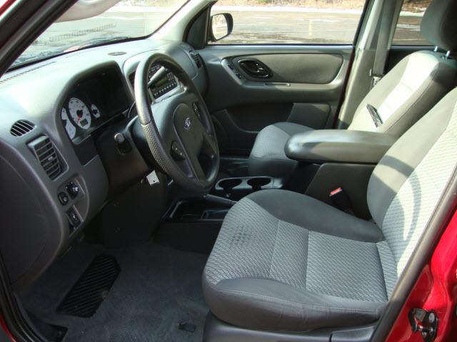 2004 Ford Escape ESi