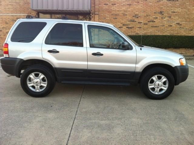 2004 Ford Escape ESi